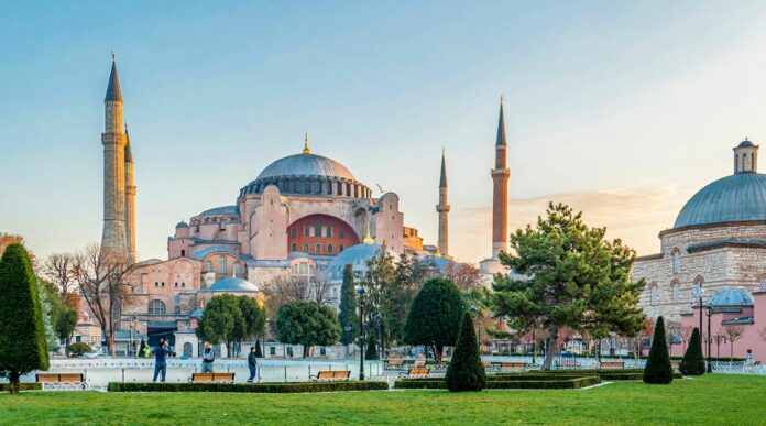 A grandeza perdida da antiga Basílica de Santa Sofia em Istambul