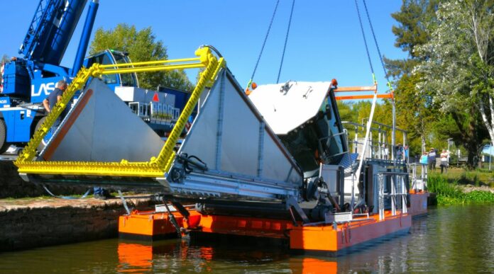 Nova ceifeira aquática reforça combate aos jacintos-de-água na Pateira de Fermentelos