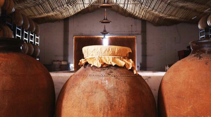 O vinho português que foi enterrado devido às invasões e que ganhou um gosto único